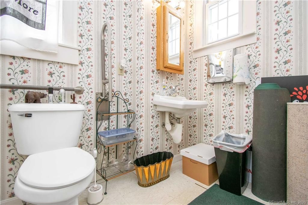 492 Enfield St, Enfield, CT 06082